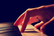 熊猫体育：2025年全国春季游泳锦标赛：孙杨晋级男子400米自由泳决赛.